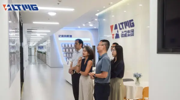 Xiamen Municipal Bureau of Commerce Deputy Director Visits LTMG Group