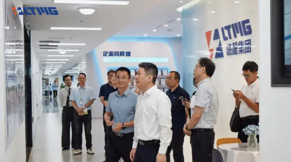 Nijie, Mayor of Jimei District, Fujian Province, Visits LTMG Group for Research and Guidance