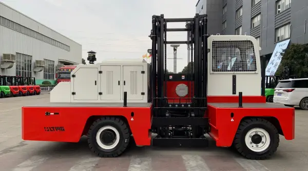 Side Loader vs. Standard Forklift: What Are the Differences?
