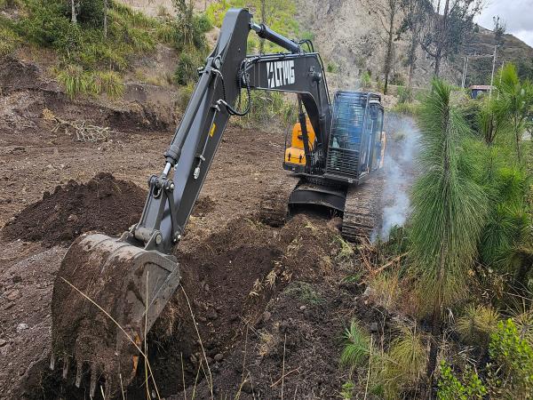 LTMG 23 Ton Crawler Excavator in Ecuador